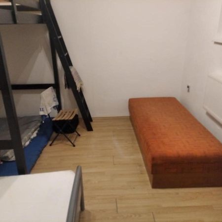 Economy Flat 18 Minutes From Vaclavske Namesti Praag Buitenkant foto