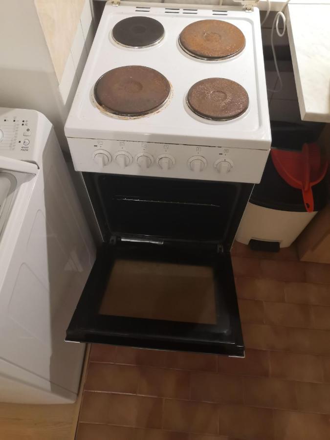 Economy Flat 18 Minutes From Vaclavske Namesti Praag Buitenkant foto
