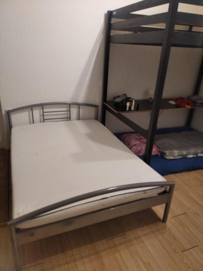 Economy Flat 18 Minutes From Vaclavske Namesti Praag Buitenkant foto