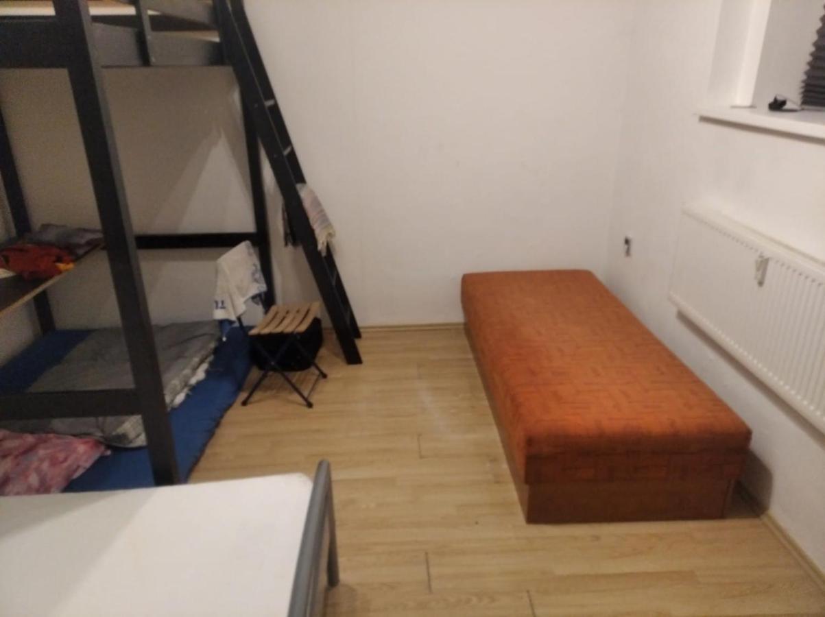 Economy Flat 18 Minutes From Vaclavske Namesti Praag Buitenkant foto