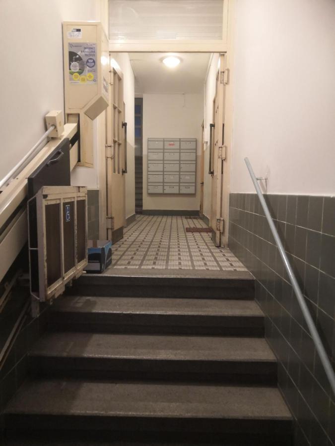 Economy Flat 18 Minutes From Vaclavske Namesti Praag Buitenkant foto
