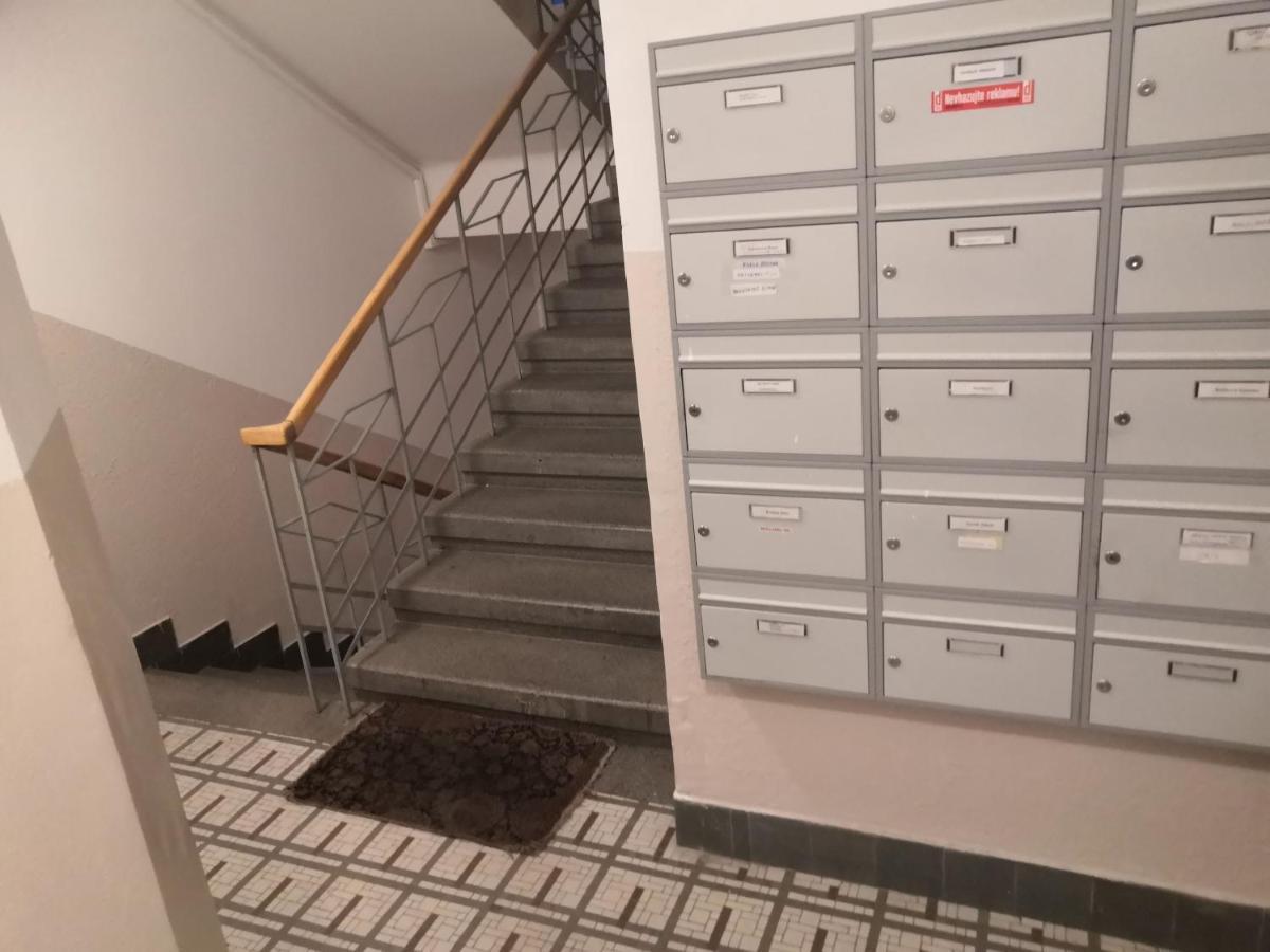 Economy Flat 18 Minutes From Vaclavske Namesti Praag Buitenkant foto