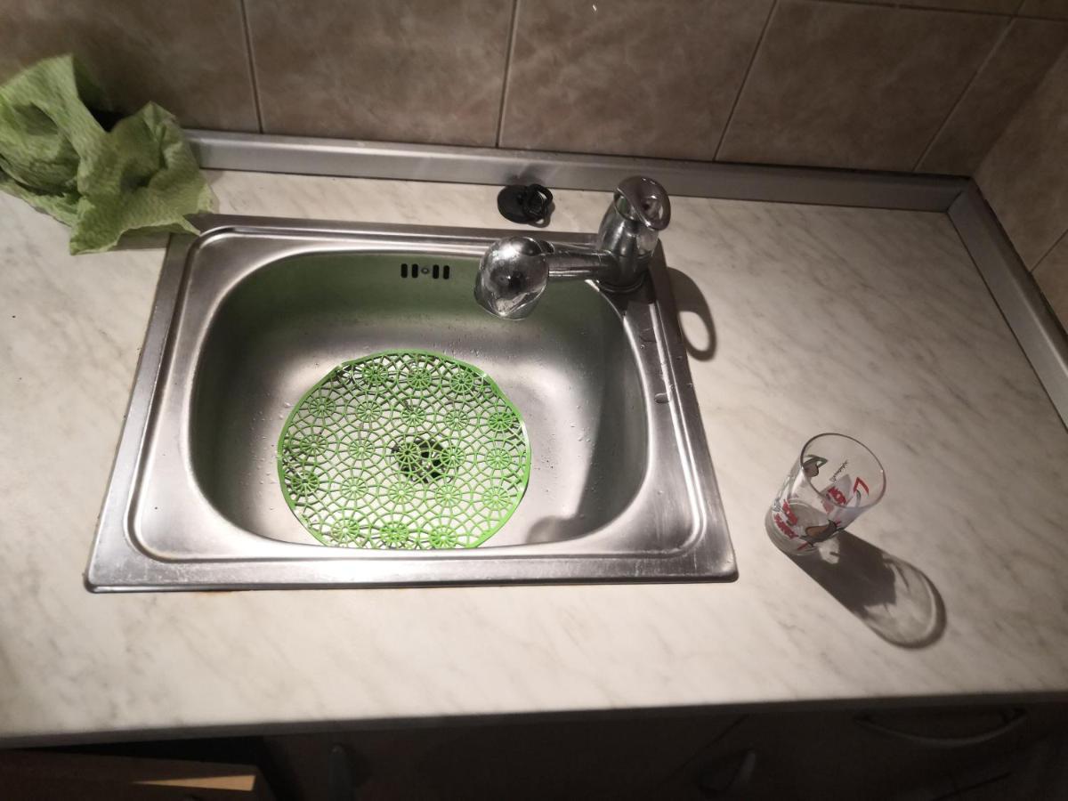 Economy Flat 18 Minutes From Vaclavske Namesti Praag Buitenkant foto